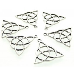 6x Silver Coloured Metal Triquetra Charms