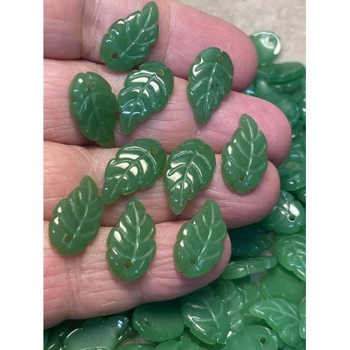 10x Green Imitation Jade Glass 18mm Leaf Beads
