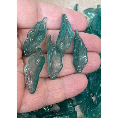 5x Green Glass 34mm Leaf Beads