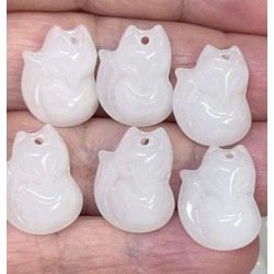 6x White 18mm Glass Fox Beads