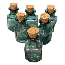 1x Mini Green Fillable Empty Glass Square Charm Bottle