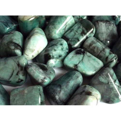 1 x Large Emerald Tumblestone