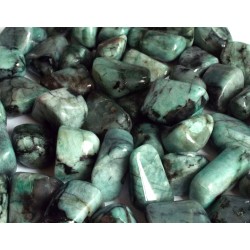 1 x Medium Emerald Tumblestone
